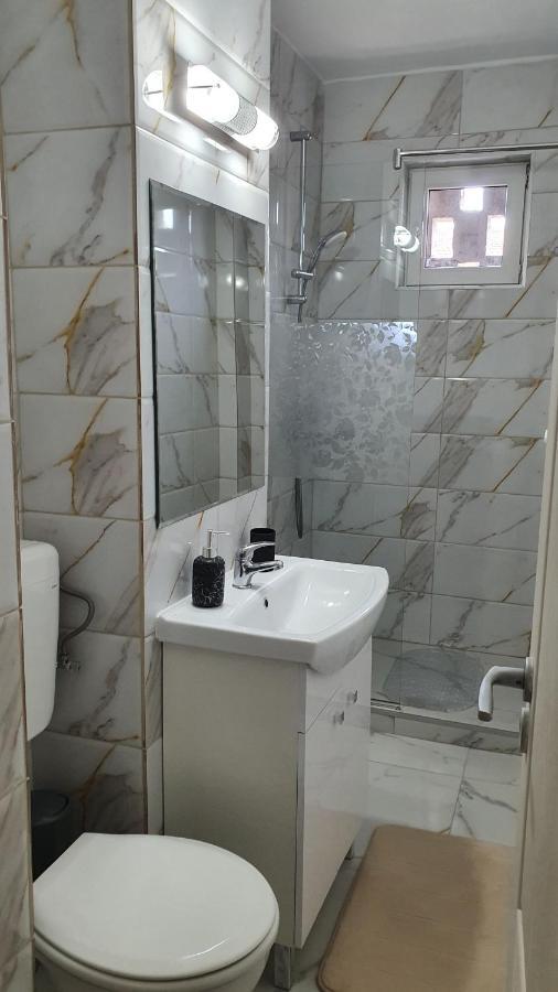 Ferienwohnung Apartament Estera Oradea Exterior foto