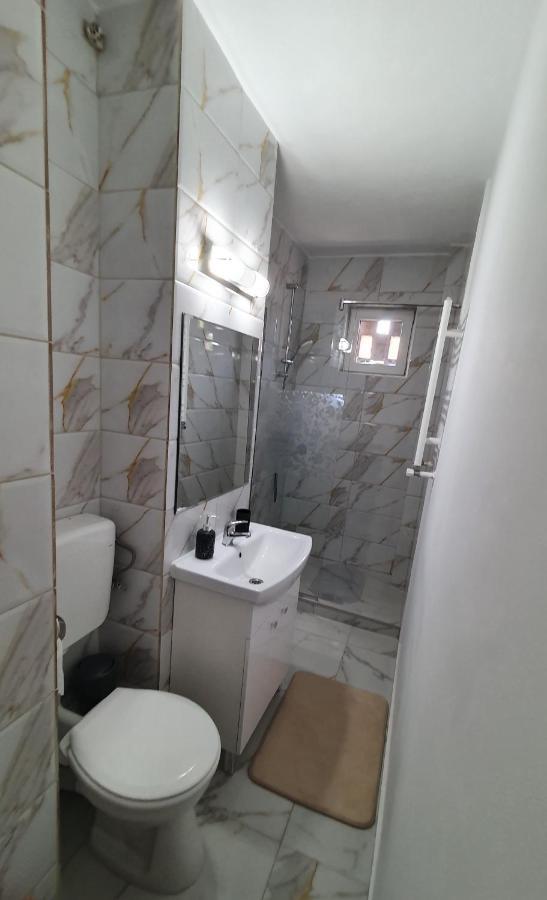 Ferienwohnung Apartament Estera Oradea Exterior foto